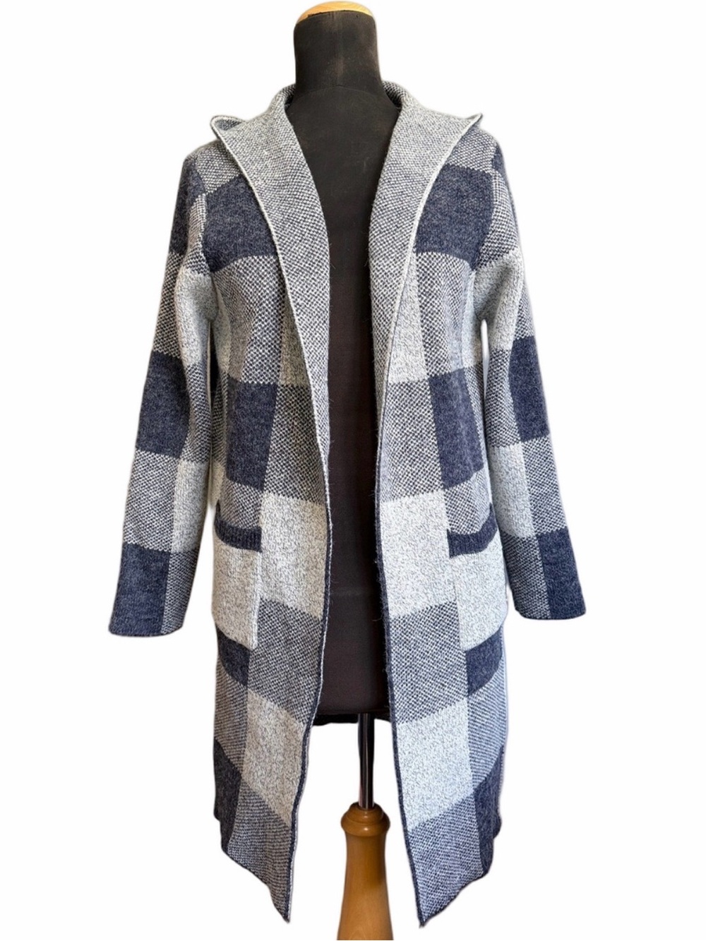 Monteau Gray and Navy Plaid Open-Front Cardigan, Size Medium